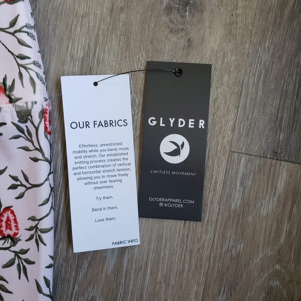 NWT GLYDER SULTRY LEGGING PRINT STRAWBERRY VINES. - Picture 8 of 10
